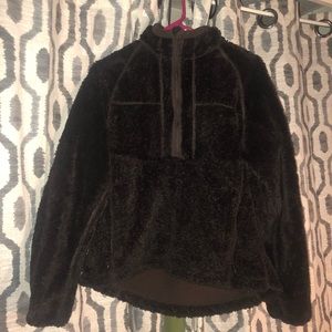 Woman’s eastern mountain sports sweatshirt